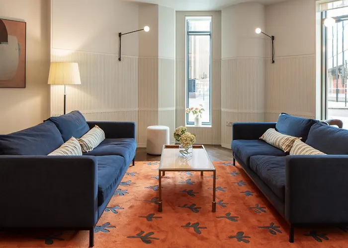 Rockwell East-Tower BridgeAirport Hotel